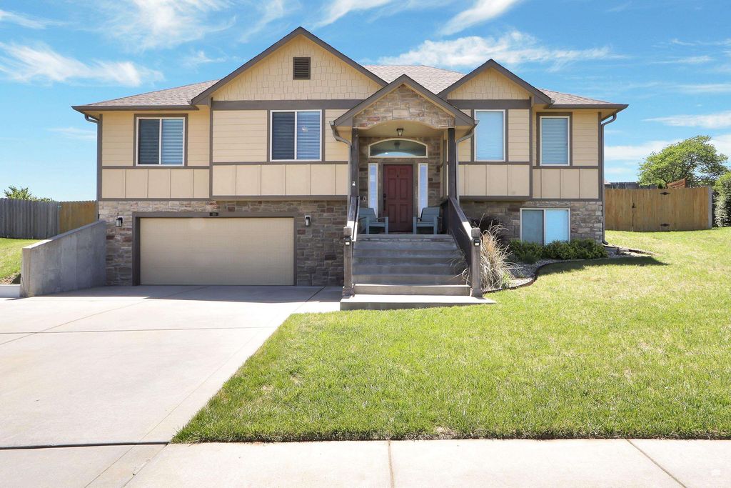313 Firethorn Drive, Manhattan, KS 66503