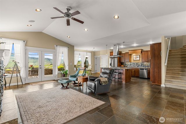 125 E Mountain Brook Lane, Wenatchee, WA 98801