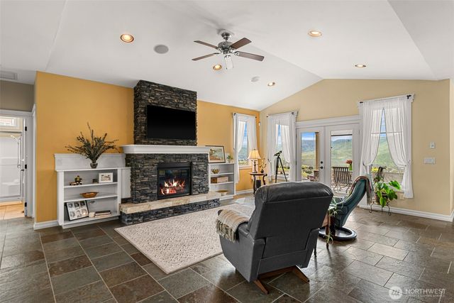 125 E Mountain Brook Lane, Wenatchee, WA 98801