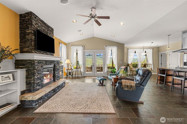 125 E Mountain Brook Lane, Wenatchee, WA 98801