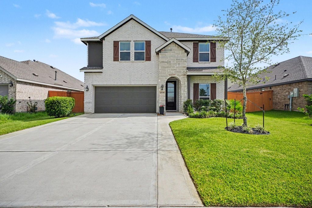 13716 Windward Mist Drive, La Marque, TX 77568