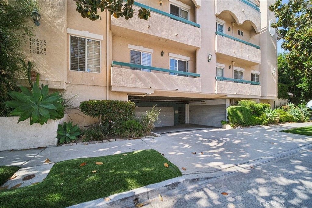 10659 Bloomfield Street, Toluca Lake, CA 91602 — photo 2