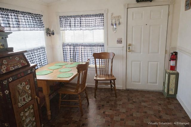 2 LOG LN, East Earl, PA 17519