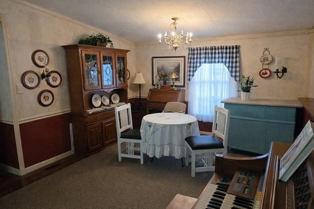2 LOG LN, East Earl, PA 17519
