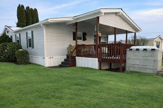 2 LOG LN, East Earl, PA 17519