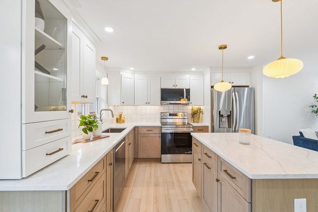 77 Hurd St, Lynn, MA 01905