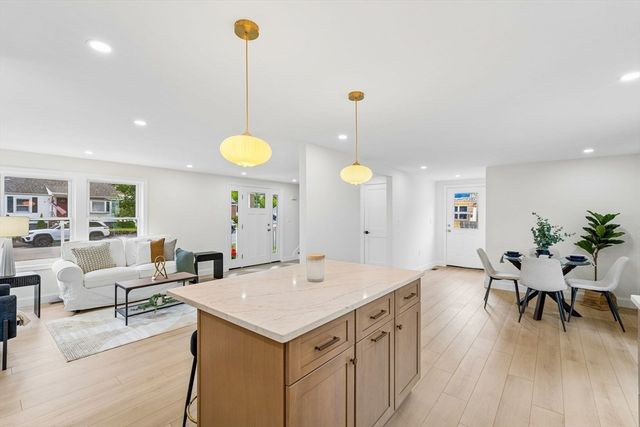 77 Hurd St, Lynn, MA 01905