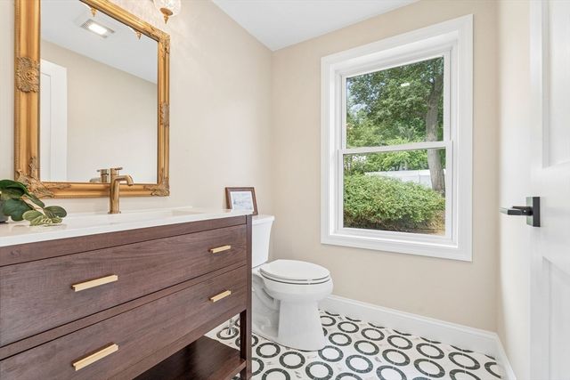 77 Hurd St, Lynn, MA 01905