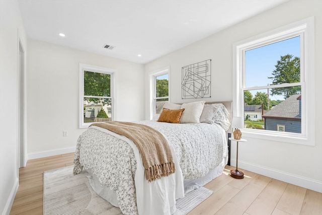 77 Hurd St, Lynn, MA 01905