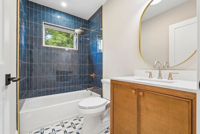 77 Hurd St, Lynn, MA 01905