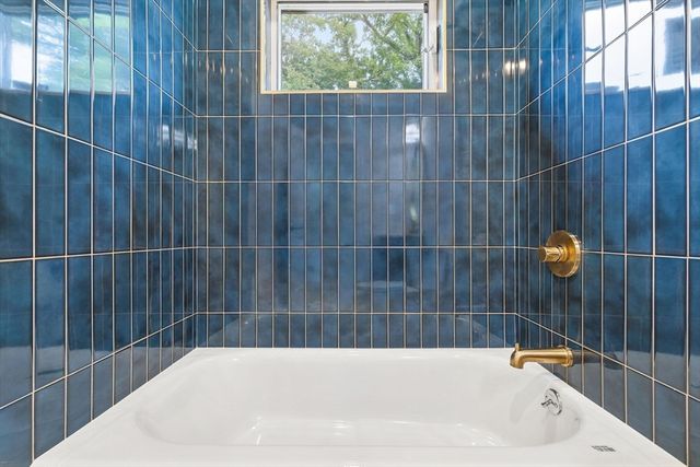 77 Hurd St, Lynn, MA 01905