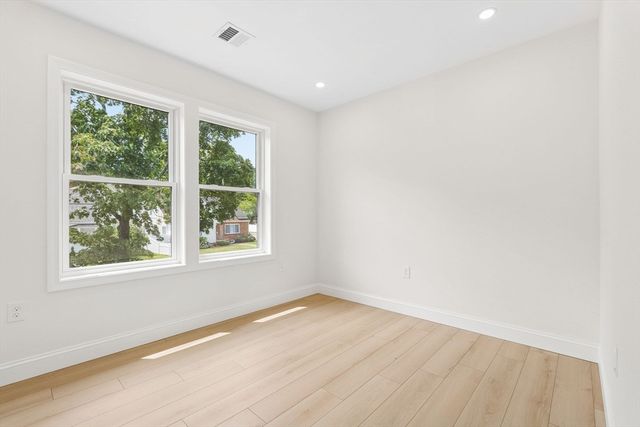 77 Hurd St, Lynn, MA 01905
