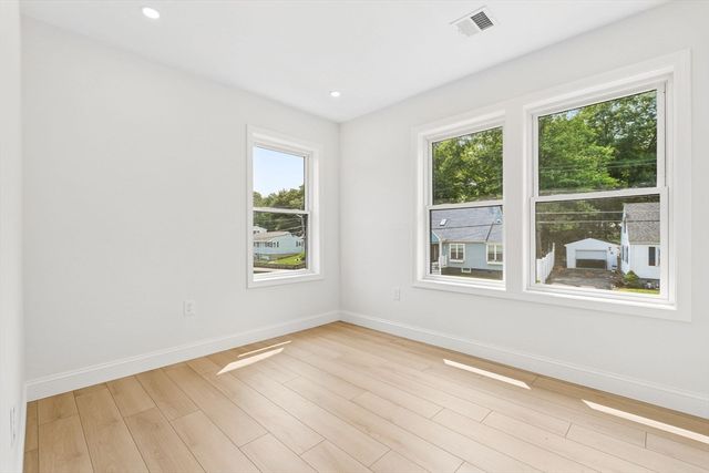 77 Hurd St, Lynn, MA 01905
