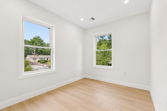 77 Hurd St, Lynn, MA 01905