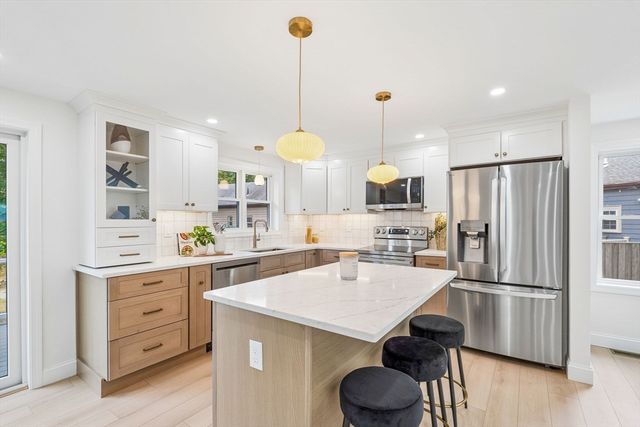 77 Hurd St, Lynn, MA 01905