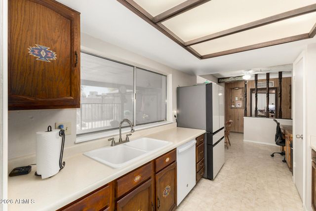 5825 W SUNNYSLOPE Lane, Glendale, AZ 85302