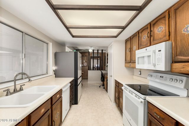 5825 W SUNNYSLOPE Lane, Glendale, AZ 85302