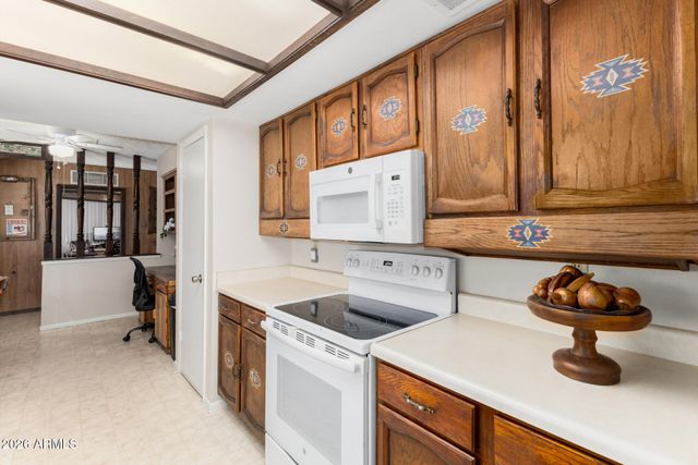 5825 W SUNNYSLOPE Lane, Glendale, AZ 85302