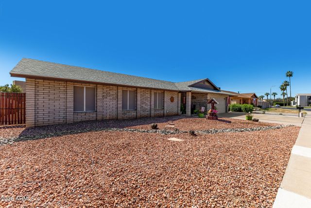 5825 W SUNNYSLOPE Lane, Glendale, AZ 85302