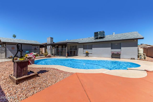 5825 W SUNNYSLOPE Lane, Glendale, AZ 85302