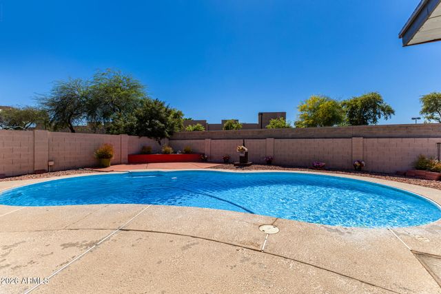 5825 W SUNNYSLOPE Lane, Glendale, AZ 85302