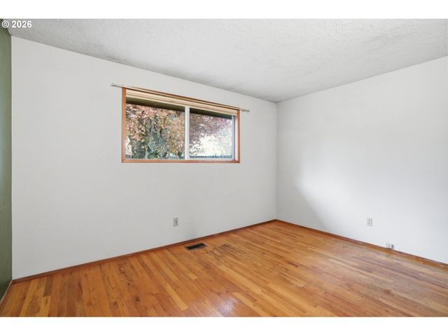 18010 Se PERSHING Ct, Gresham, OR 97236