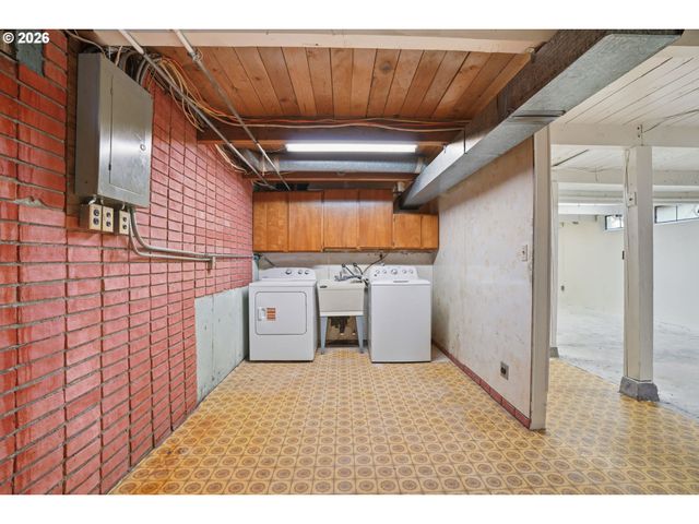 18010 Se PERSHING Ct, Gresham, OR 97236