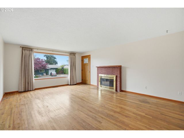 18010 Se PERSHING Ct, Gresham, OR 97236