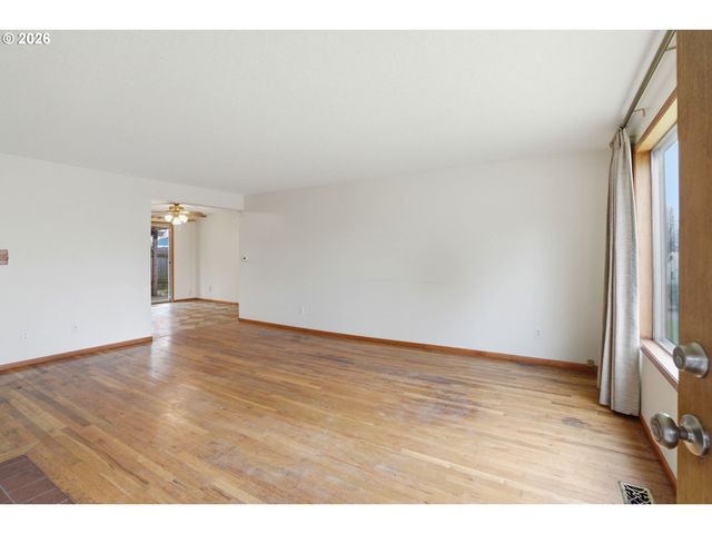 18010 Se PERSHING Ct, Gresham, OR 97236