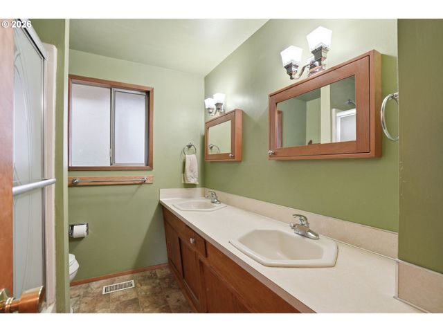 18010 Se PERSHING Ct, Gresham, OR 97236