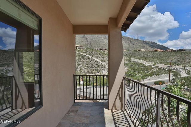 5501 N STANTON Street 18, El Paso, TX 79912