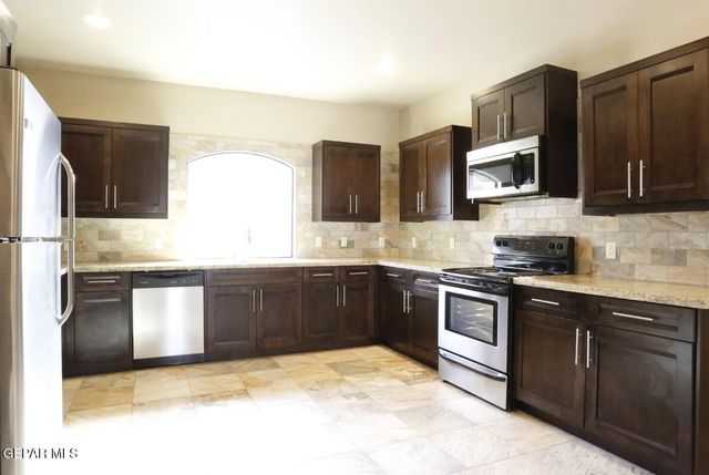 5501 N STANTON Street 18, El Paso, TX 79912