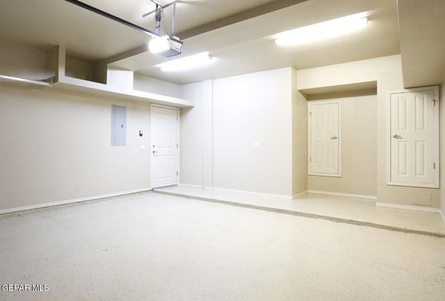 5501 N STANTON Street 18, El Paso, TX 79912