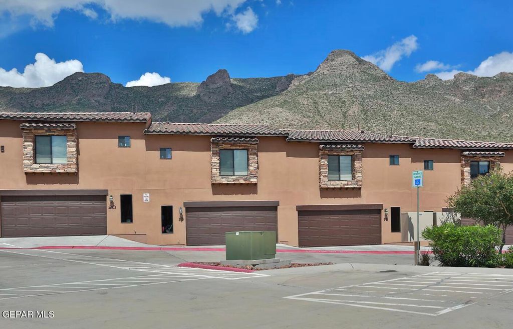 5501 N STANTON Street 18, El Paso, TX 79912