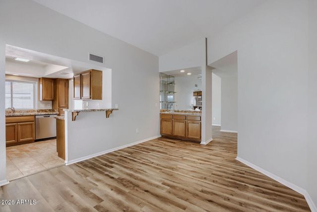 415 W GRANDVIEW Road, Phoenix, AZ 85023