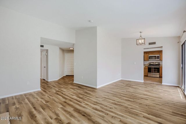 415 W GRANDVIEW Road, Phoenix, AZ 85023