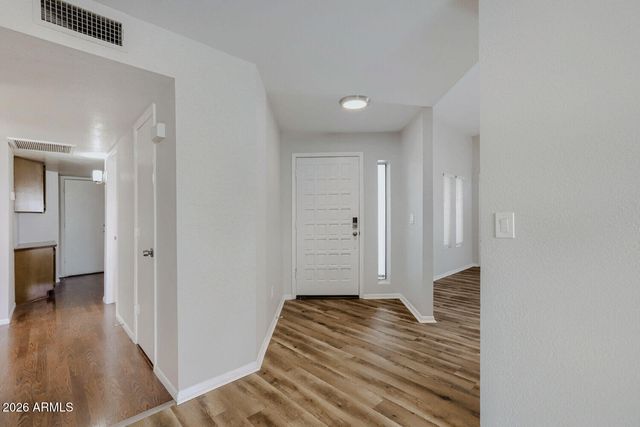 415 W GRANDVIEW Road, Phoenix, AZ 85023
