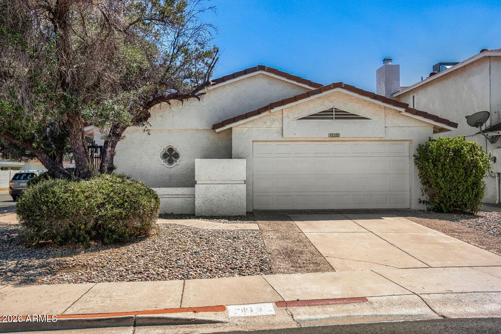 415 W GRANDVIEW Road, Phoenix, AZ 85023