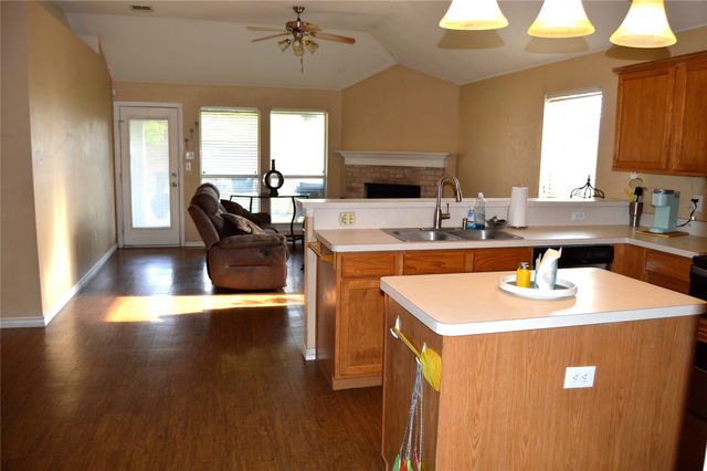 100 Lipan Street, Greenville, TX 75402