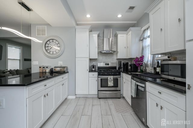 708 E Grand Avenue E, Rahway, NJ 07065