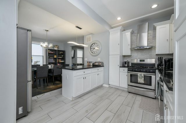 708 E Grand Avenue E, Rahway, NJ 07065