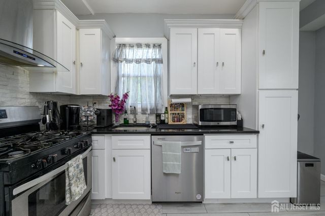 708 E Grand Avenue E, Rahway, NJ 07065