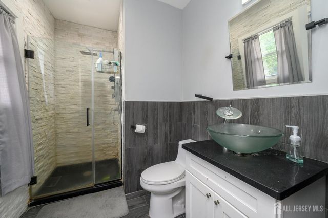 708 E Grand Avenue E, Rahway, NJ 07065