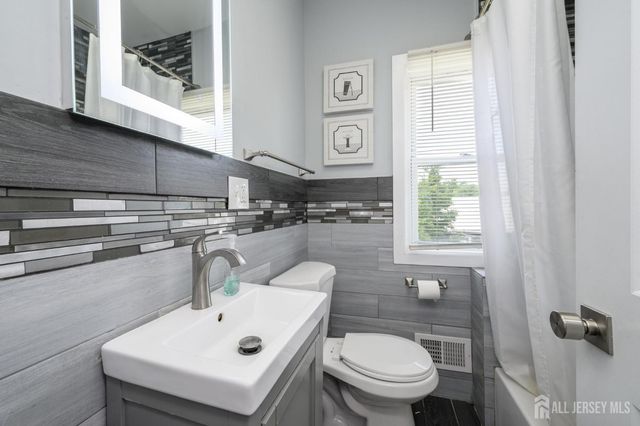 708 E Grand Avenue E, Rahway, NJ 07065