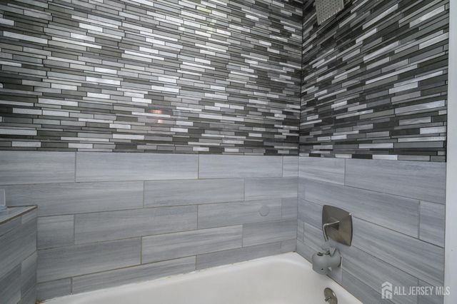 708 E Grand Avenue E, Rahway, NJ 07065