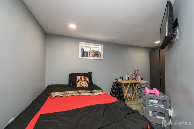 708 E Grand Avenue E, Rahway, NJ 07065