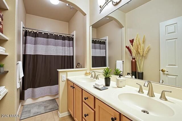 16112 W WHITTON Avenue, Goodyear, AZ 85395