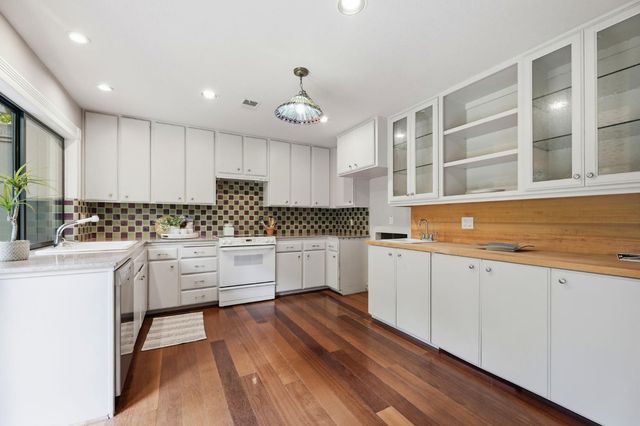 1276 Vanderbilt Way, Sacramento, CA 95825