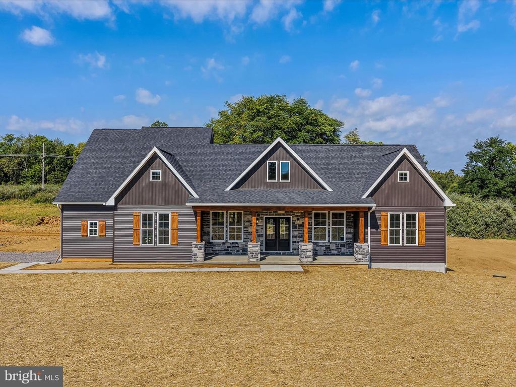 92 OAK CREST DR, Kearneysville, WV 25430
