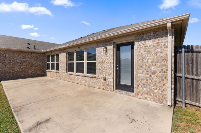 704 Snowy Orchid Lane, Desoto, TX 75115